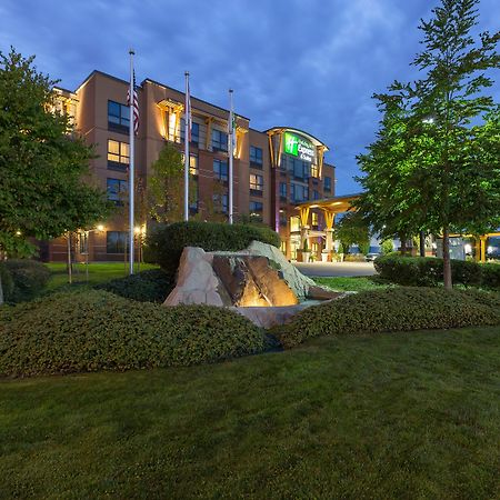 Holiday Inn Express & Suites Riverport Richmond By Ihg Exterior foto