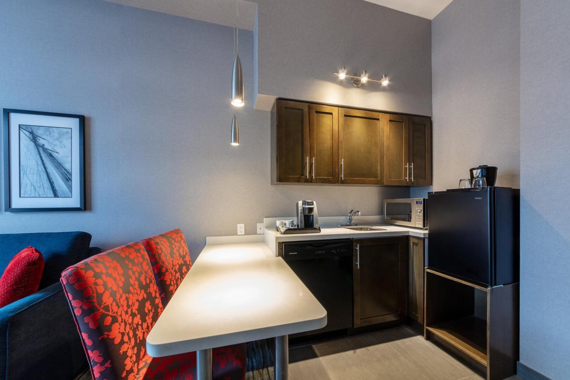 Holiday Inn Express & Suites Riverport Richmond By Ihg Exterior foto