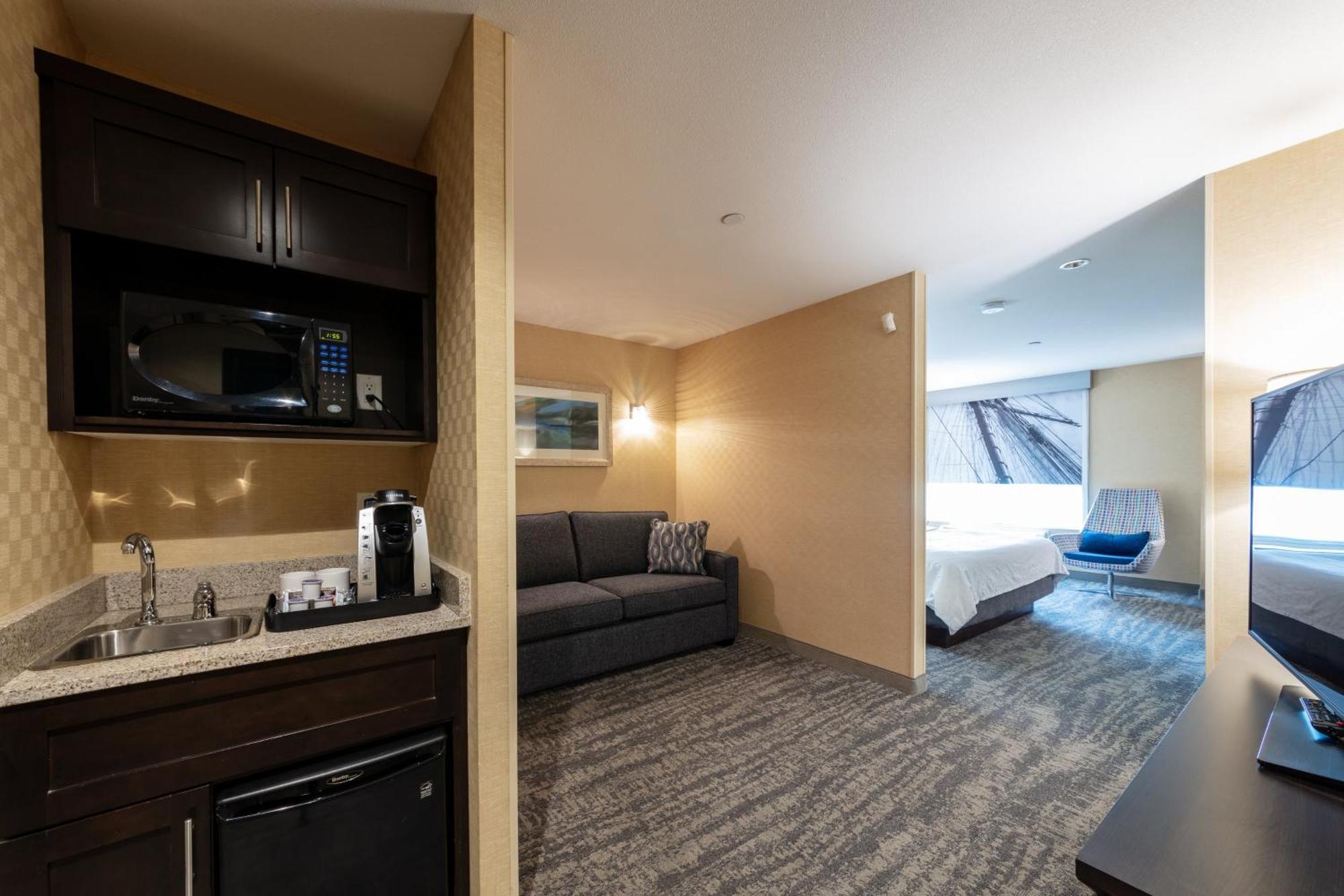 Holiday Inn Express & Suites Riverport Richmond By Ihg Exterior foto